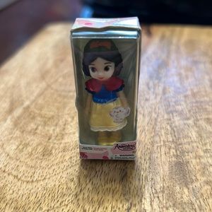 Snow White Zuru Mini Snow White Disney Animators Collection 1.5” Mini  Disney